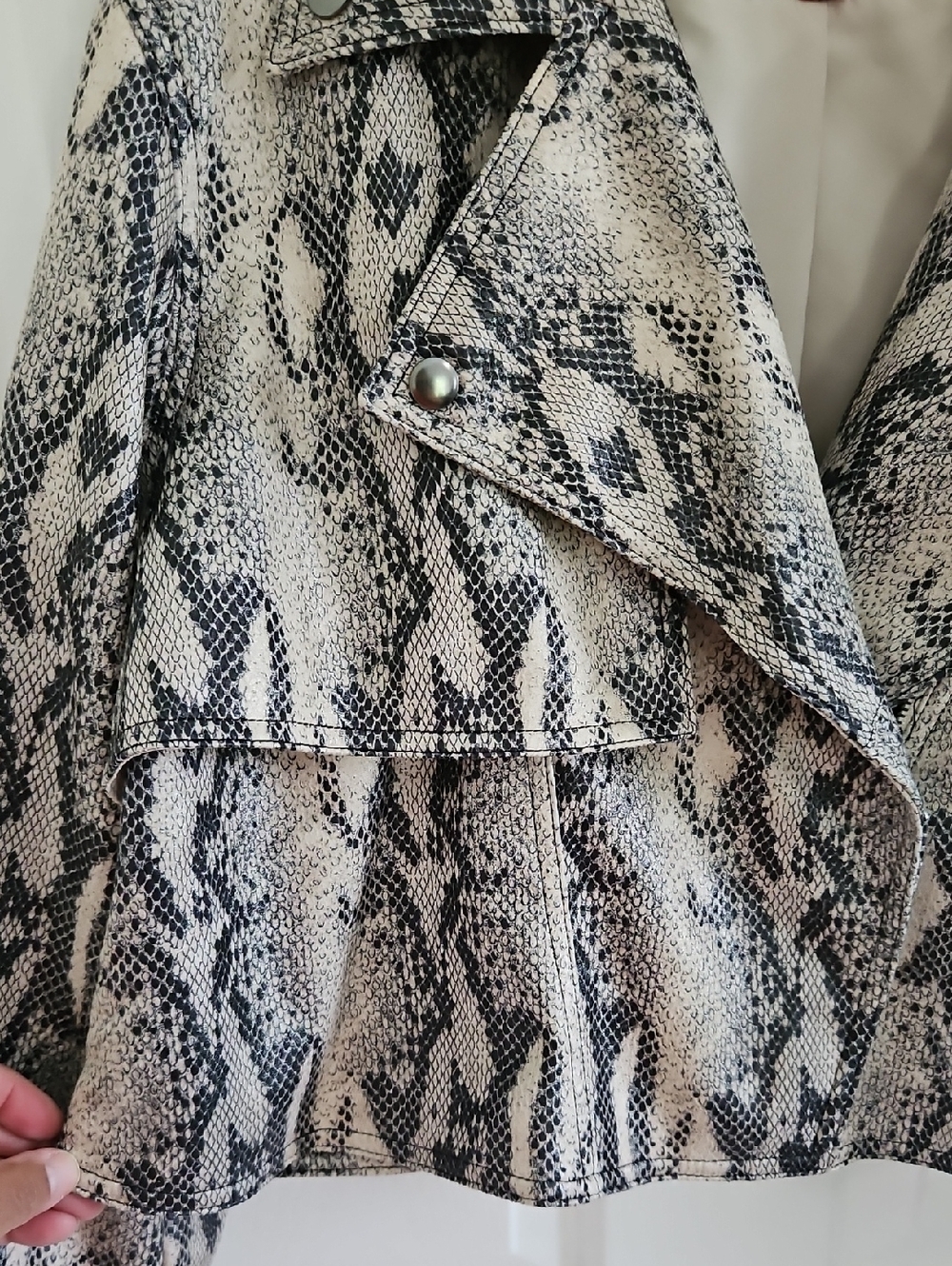 Jennifer Lopez Snake-Print Faux Leather Cropped Jacket - Picture 7 of 16